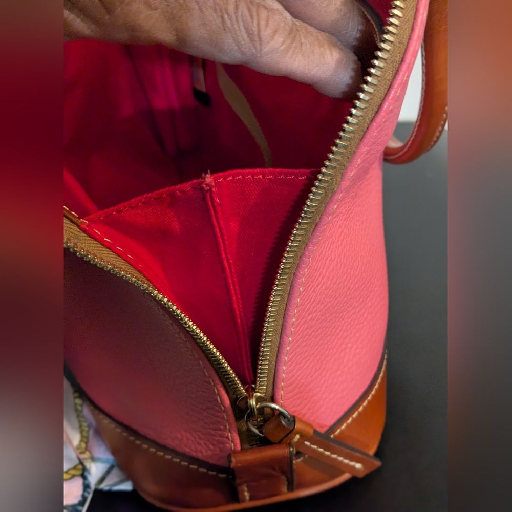 Dooney Bourke Definitive Pebble Grain Vacchetta Trim w/FREE PURSE PILLOW Satchel - Picture 6 of 17